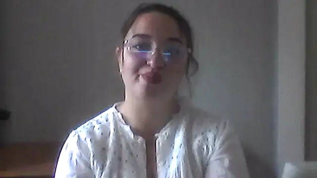 Snapshot of HotEvelynX chatting on 17, 9, 2025 HotEvelynX online show from 17, 9, 2025