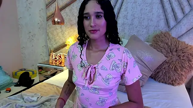 NatashaLimaa online show from 5, 10, 2025