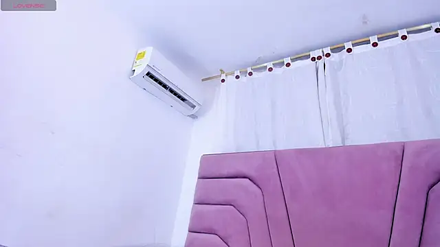 miajhonsonx online show from 15, 4, 2026