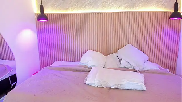 ValeryCortezm online show from 24, 10, 2025