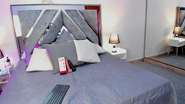 Isa Rouse   online show from 30, 10, 2025