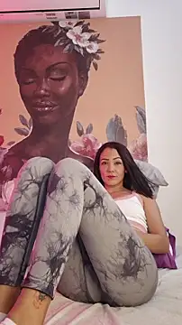 Lhia  online show from 8, 11, 2025