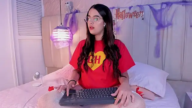hannahst  online show from 5, 10, 2025