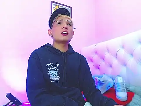 Snapshot of EL_VENEZOLANO_22CM chatting on 12, 11, 2025 EL VENEZOLANO 22CM online show from 12, 11, 2025