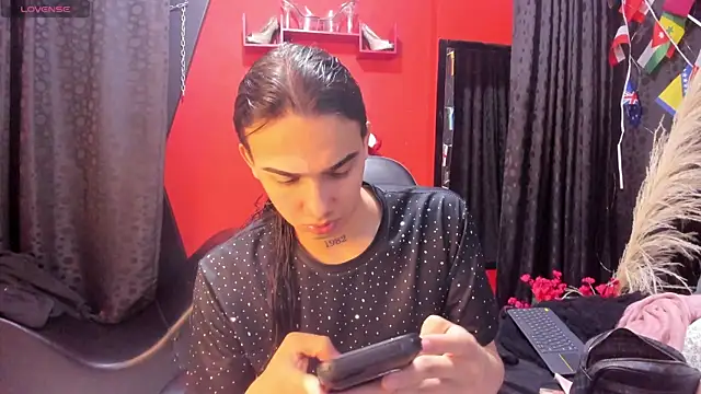 Snapshot of Almaazz chatting on 4, 7, 2026 Almaazz online show from 4, 7, 2026