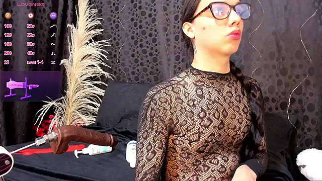 Snapshot of Almaazz chatting on 9, 6, 2026 Almaazz online show from 9, 6, 2026