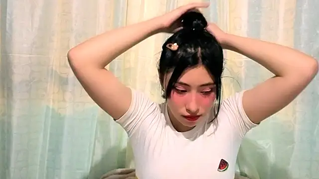 Sullyoonn online show from 12, 11, 2025