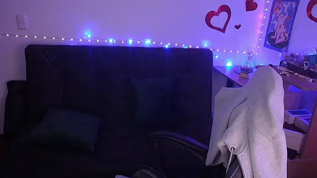 Miacatsito3 online show from 17, 4, 2026