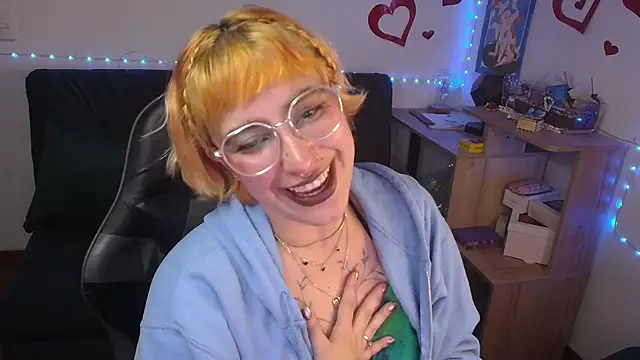 Snapshot of Miacatsito3 chatting on 19, 6, 2026 Miacatsito3 online show from 19, 6, 2026