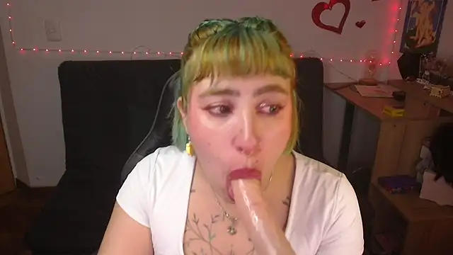 Snapshot of Miacatsito3 chatting on 14, 7, 2026 Miacatsito3 online show from 14, 7, 2026