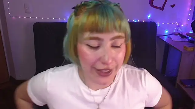 Snapshot of Miacatsito3 chatting on 8, 7, 2026 Miacatsito3 online show from 8, 7, 2026