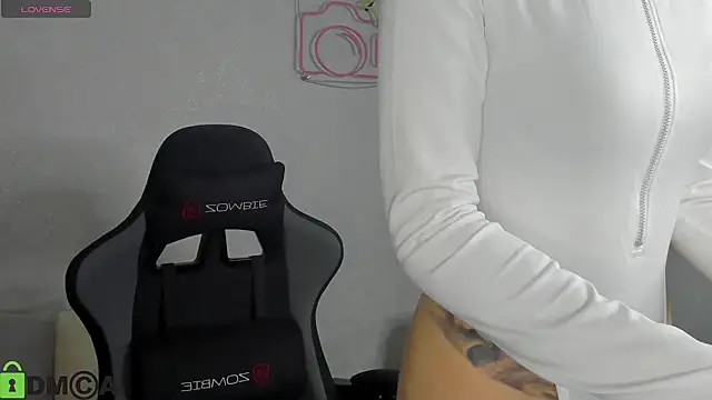 Amanda Reedd online show from 16, 10, 2025