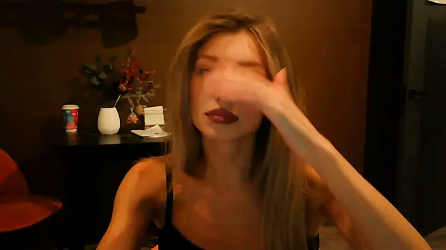 Snapshot of Miralyn chatting on 3, 10, 2025 Miralyn online show from 3, 10, 2025