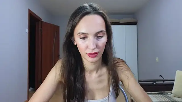 Lillian-Clark online show from 22, 11, 2025