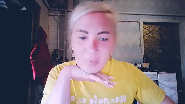 Snapshot of EmmaCat_ chatting on 25, 5, 2026 EmmaCat online show from 25, 5, 2026