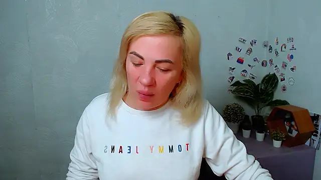 EmmaCat  online show from 16, 12, 2025