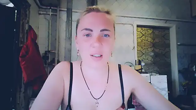 Snapshot of EmmaCat_ chatting on 4, 5, 2026 EmmaCat online show from 4, 5, 2026