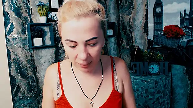 Snapshot of EmmaCat_ chatting on 17, 10, 2025 EmmaCat online show from 17, 10, 2025