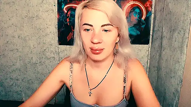 Snapshot of EmmaCat_ chatting on 22, 10, 2025 EmmaCat online show from 22, 10, 2025