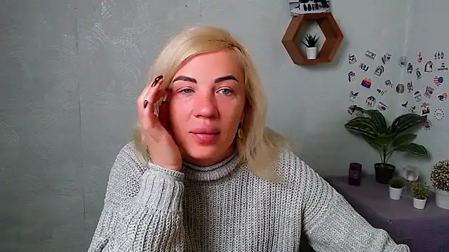 Snapshot of EmmaCat_ chatting on 10, 10, 2025 EmmaCat online show from 10, 10, 2025