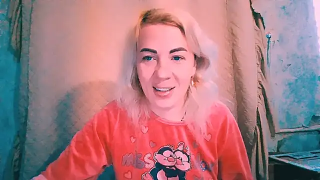 Snapshot of EmmaCat_ chatting on 2, 11, 2025 EmmaCat online show from 2, 11, 2025