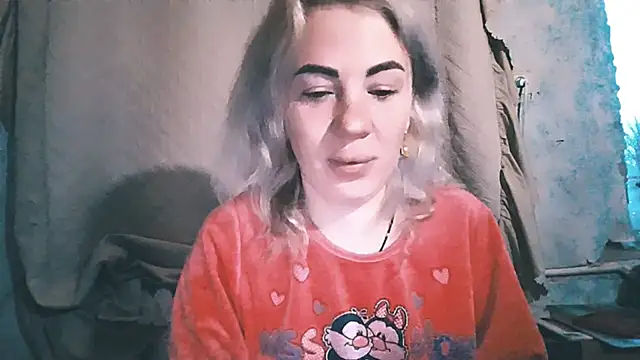 Snapshot of EmmaCat_ chatting on 9, 11, 2025 EmmaCat online show from 9, 11, 2025