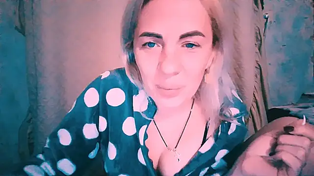 Snapshot of EmmaCat_ chatting on 30, 10, 2025 EmmaCat online show from 30, 10, 2025