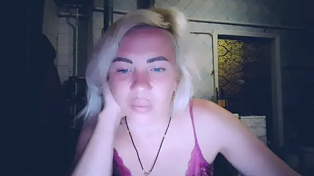 Snapshot of EmmaCat_ chatting on 28, 5, 2026 EmmaCat online show from 28, 5, 2026