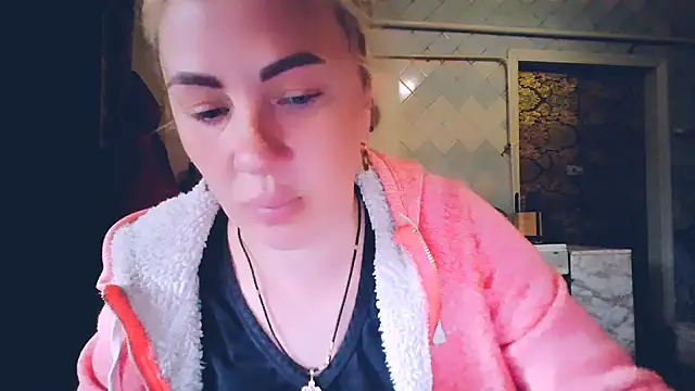 Snapshot of EmmaCat_ chatting on 9, 5, 2026 EmmaCat online show from 9, 5, 2026