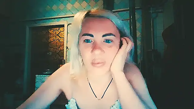 Snapshot of EmmaCat_ chatting on 24, 4, 2026 EmmaCat online show from 24, 4, 2026