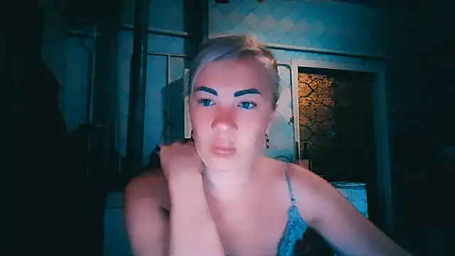Snapshot of EmmaCat_ chatting on 8, 7, 2026 EmmaCat online show from 8, 7, 2026