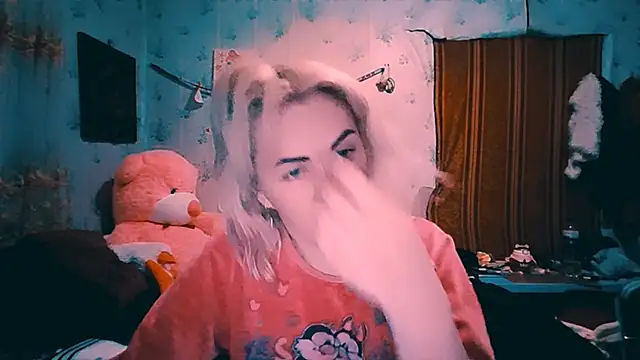 Snapshot of EmmaCat_ chatting on 19, 10, 2025 EmmaCat online show from 19, 10, 2025