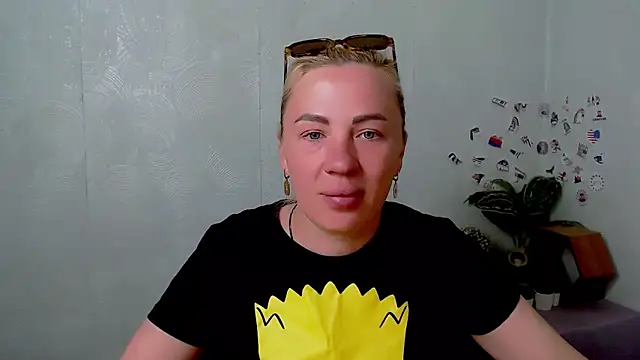 Snapshot of EmmaCat_ chatting on 5, 5, 2026 EmmaCat online show from 5, 5, 2026