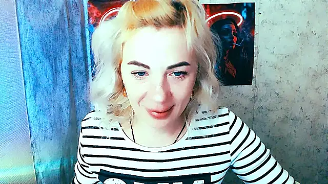 Snapshot of EmmaCat_ chatting on 1, 11, 2025 EmmaCat online show from 1, 11, 2025