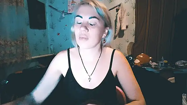 Snapshot of EmmaCat_ chatting on 14, 11, 2025 EmmaCat online show from 14, 11, 2025