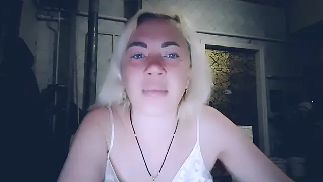 Snapshot of EmmaCat_ chatting on 10, 5, 2026 EmmaCat online show from 10, 5, 2026
