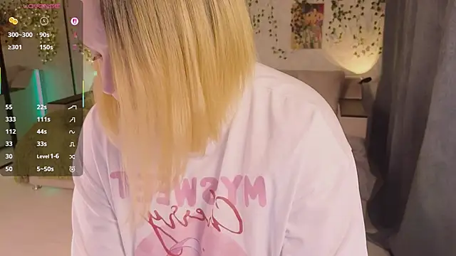 Snapshot of Aki_nohana chatting on 24, 10, 2025 Aki nohana online show from 24, 10, 2025