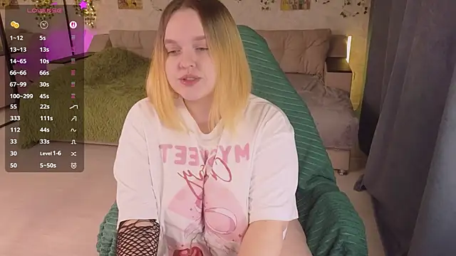 Snapshot of Aki_nohana chatting on 29, 10, 2025 Aki nohana online show from 29, 10, 2025