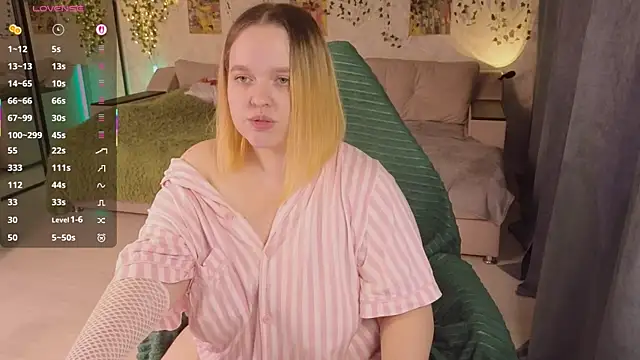 Snapshot of Aki_nohana chatting on 23, 10, 2025 Aki nohana online show from 23, 10, 2025