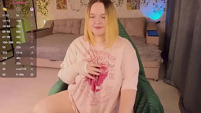 Snapshot of Aki_nohana chatting on 14, 10, 2025 Aki nohana online show from 14, 10, 2025