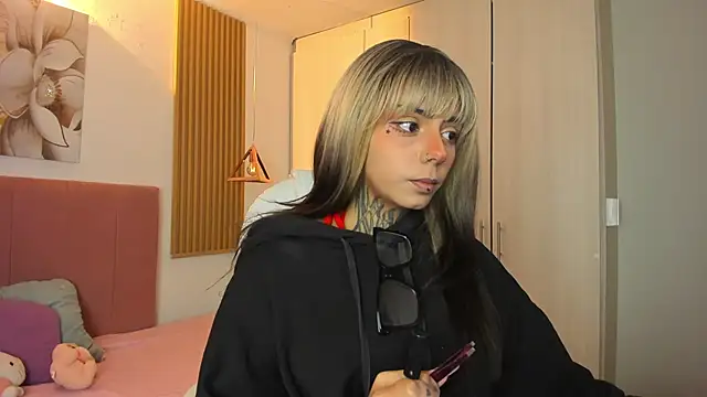 KoraRousee online show from 2, 11, 2025