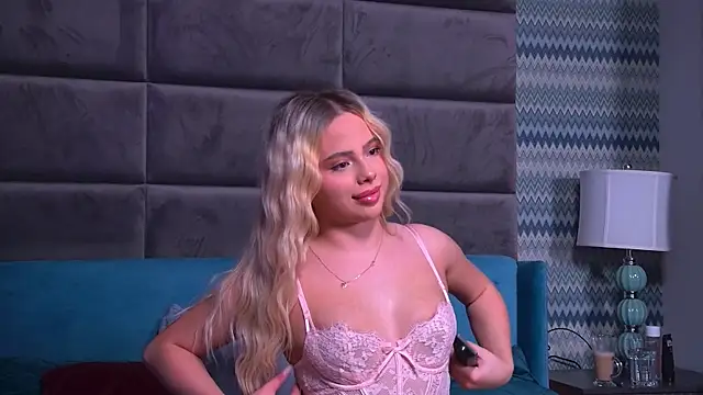 Snapshot of YssabelFox chatting on 28, 11, 2025 YssabelFox online show from 28, 11, 2025