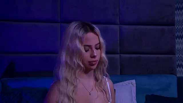 Snapshot of YssabelFox chatting on 7, 11, 2025 YssabelFox online show from 7, 11, 2025