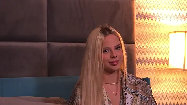 Snapshot of YssabelFox chatting on 9, 10, 2025 YssabelFox online show from 9, 10, 2025