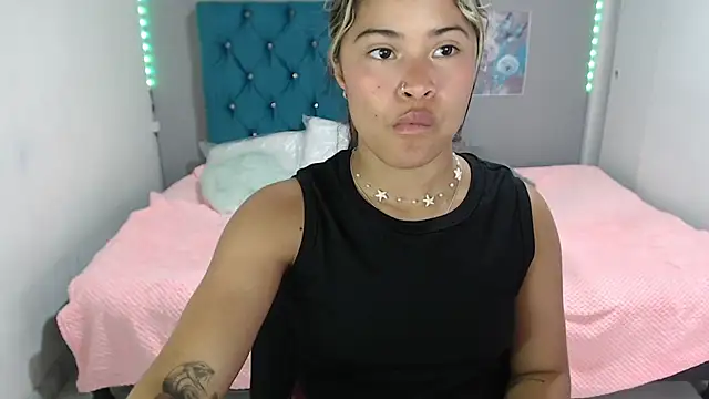 Snapshot of mia_sexgirl chatting on 3, 6, 2026 mia sexgirl online show from 3, 6, 2026