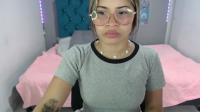 Snapshot of mia_sexgirl chatting on 2, 6, 2026 mia sexgirl online show from 2, 6, 2026