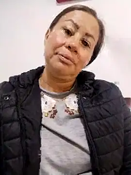 LaraCaliente online show from 10, 4, 2026