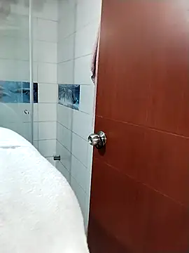 LaraCaliente online show from 9, 3, 2026