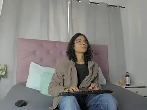 EthanBlackwoodd online show from 10, 10, 2025