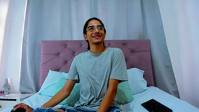 EthanBlackwoodd online show from 5, 1, 2026